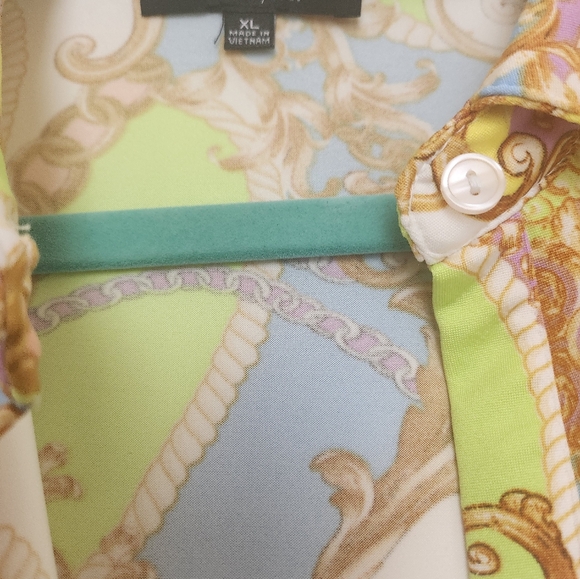 Button down designer like shirt - Picture 5 of 6